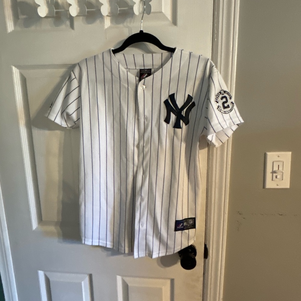 unsigned derek jeter jersey. genuine merchandise.